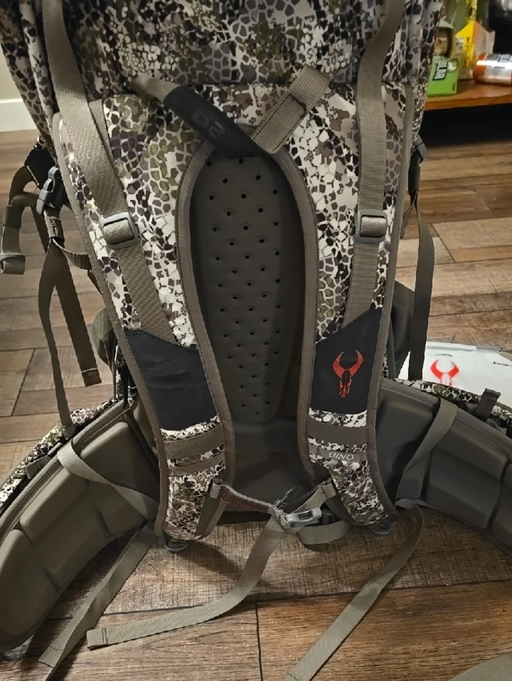 Badlands Camouflage Backpack Hydration Pack with Reservoir - Picture 6 of 7